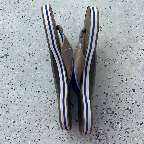 NWOT! hari mari Men's Lakes Flip Flops in Dark Gray & Neon Blue - Picture 7 of 14